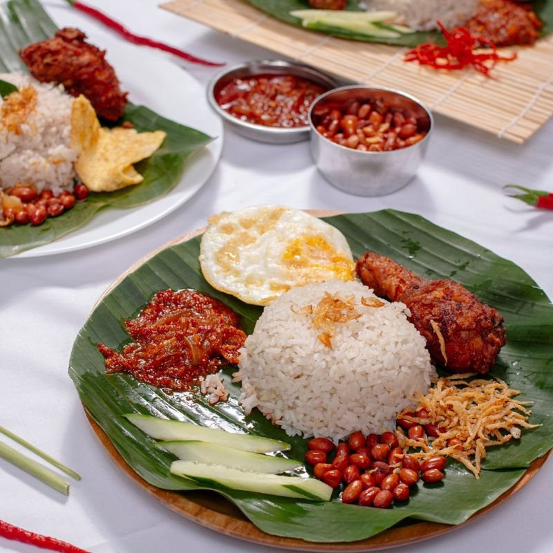 Nasi lemak ayam berempah